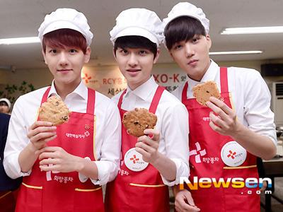 Lucunya Saat EXO-K Buat Kue Untuk Kegiatan Palang Merah